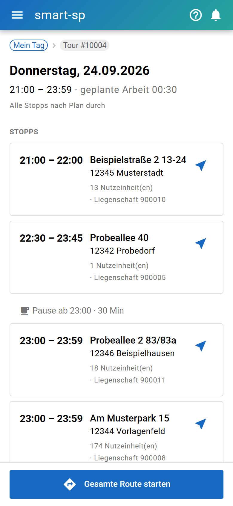 Eine Tour auf dem Handy mit Kopfzeile, Stopps und dem Knopf Gesamte Route starten